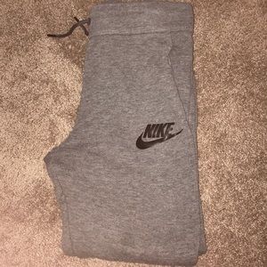 NIKE SWEATS